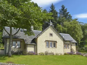 Cottage with terrace, garden & jacuzzi | River view - Image 2