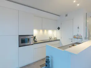 Flat with garden & terrace - Image 3