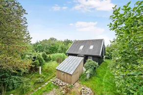 Lovely beach home enveloped in green surroundings - Image 2