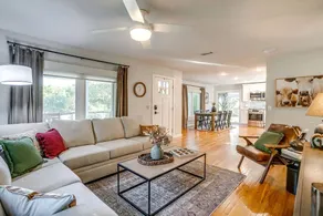 Charming Texas Farmhouse Stay with Modern Western Flair near NRS Ranch in Decatur, TX - Image 2