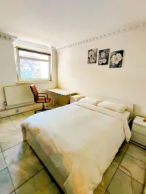 Flat with garden - Image 5