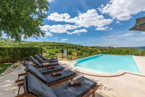Villa with hot tub, garden & terrace - Image 2