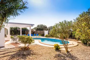 Fully equipped villa with barbeque, terrace & private pool - Image 2
