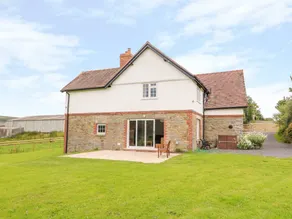 Cottage with BBQ, terrace & garden - Image 3