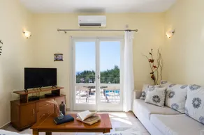 Family-oriented villa with garden, terrace & private pool | Mountain view - Image 4