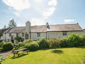 Cottage with garden - Image 2
