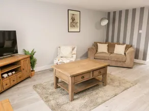 Cottage with garden - Image 3