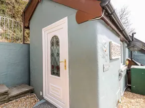 Cottage with terrace & garden - Image 2