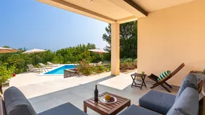 Villa with barbecue, terrace & private pool - Image 4