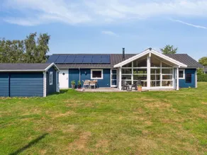 Holiday home with terrace & barbecue - Image 2