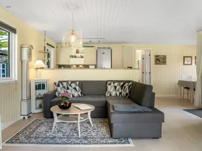 Holiday home with terrace, garden & barbecue - Image 3
