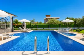 Family-friendly villa with garden, terrace & barbecue - Image 2