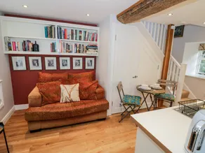 Cottage with garden - Image 3