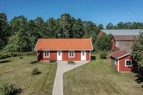 House with garden, terrace & barbecue - Image 2