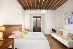 Holiday home with terrace, garden & barbeque | Garden view - Image 3