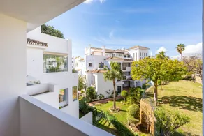 Appartement avec piscine, terrasse et jardin - Image 4