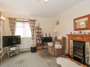 Family-oriented cottage with garden | Beach view - Image 4