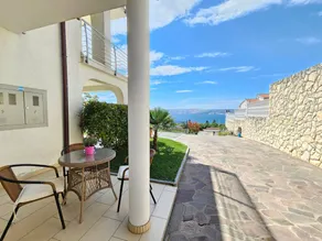 Apartamento vacacional con terraza - Image 3