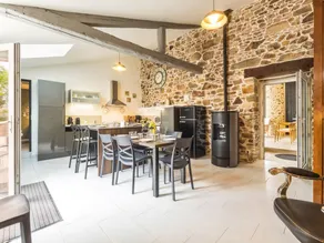 \"Charming Cottage with Private Garden, Jacuzzi, and Bikes – Near Nantes & Beach\" - Image 4