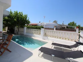 Family-Friendly Home Near Beach, Optional A/C, Free Wi-Fi - Image 3