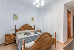 Charmant appartement entièrement équipé avec terrasse, piscine et jardin - Image 2