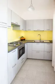 Holiday apartment with BBQ & garden - Image 4