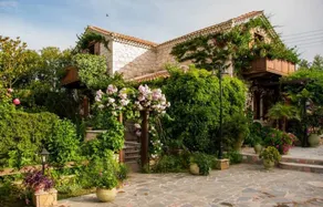 Villa with pool - Image 5
