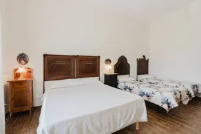 Chambre chez l'habitant avec jardin, internet haut débit et barbecue | Vue montagne - Image 2