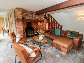 Fully equipped lovely cottage with garden & hot tub | Pets are welcome - Image 4