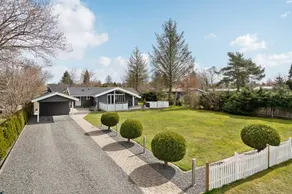Holiday home with terrace, barbeque & hot tub - Image 3