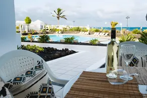 Ferienhaus mit beheiztem Pool und Terrasse | Meerblick | Perfekt für die Arbeit von Zuhause - Image 2