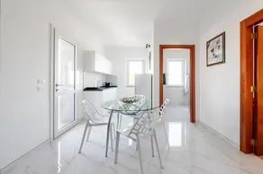 Merveilleux appartement de vacances avec terrasse et internet haut débit | Vue jardin - Image 2