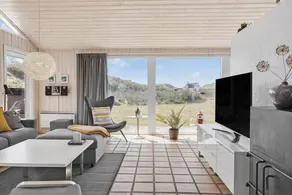 Holiday home with barbecue & terrace - Image 4