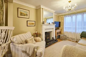 Family-friendly apartment with barbeque & garden - Image 3