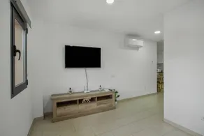 Flat with terrace - Image 2
