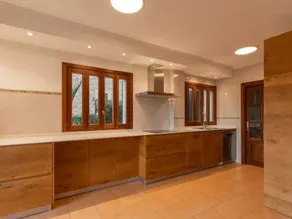 Charming villa with private pool - Image 4