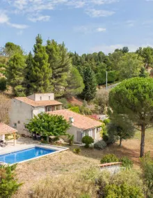 Family-oriented pleasant villa with private pool, terrace & barbeque - Image 2