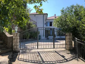 Atractivo apartamento vacacional con barbacoa, terraza y jardín - Image 2