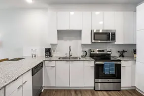 (S1BA) Hidden Gem, Well Equipped 1-BR Perfect for Business Travel - Image 3