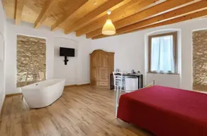 Private room with terrace, pool & garden - Image 2