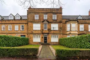 Grade II Listed Top Floor Flat in Central Banbury - Pass the Keys - Image 3