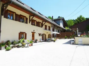 Holiday home with garden & BBQ | Mountain view - Image 4