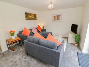 Family-friendly cottage with garden - Image 2