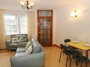 Cottage with garden & terrace - Image 4