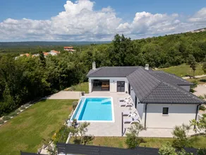 Fully equipped pleasant holiday home with terrace, garden & private pool - Image 2