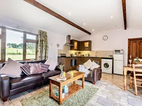 Fully equipped pleasant lodge with garden | Water view - Image 4