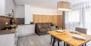 Appartamento 'Zum Sonnentor - Larix' con vista sulle montagne, balcone e Wi-Fi - Image 2