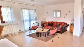 Flat with pool, barbecue & terrace - Image 2
