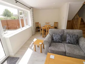 Cottage with garden - Image 5