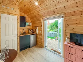 Family-oriented pleasant cottage with barbeque & garden | River view | Dogs allowed - Image 3